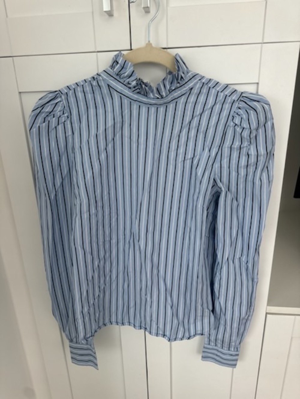FRAME Striped Blue Ruffle Neck Puff Sleeve Top